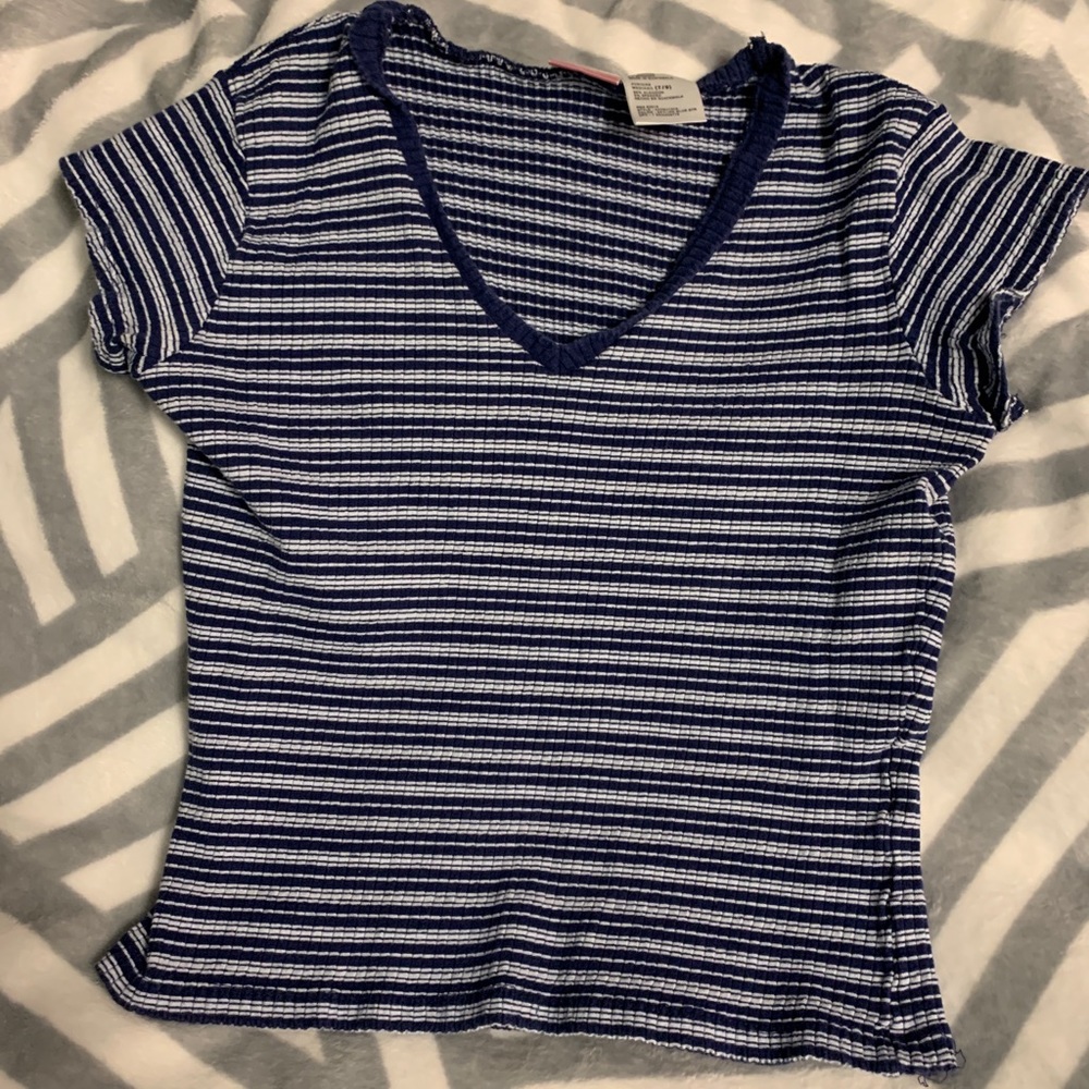 ADORABLE FLATTERING V NECK